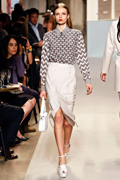Look 4